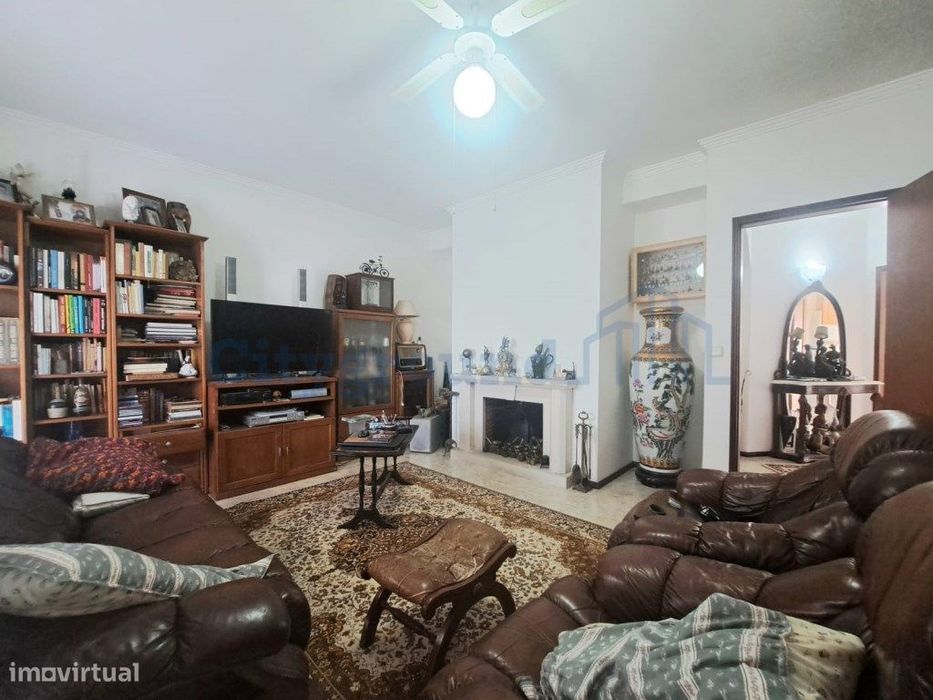 Excelente apartamento T3 com garagem e arrecadação - Marinha Grande