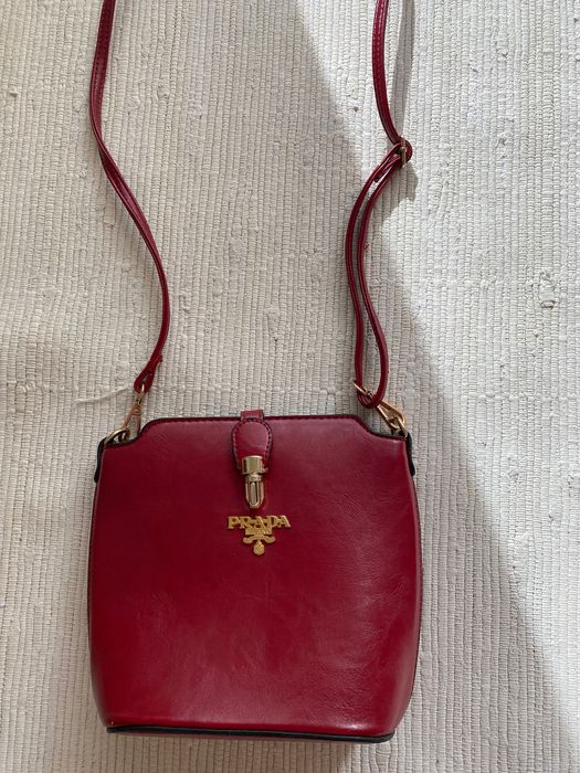 Carteira em autêntica pele cor encarnada