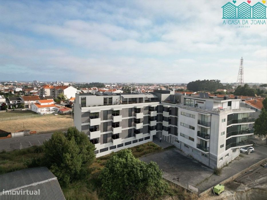 Apartamento T2 com Lugares de Garagem em São Bernardo