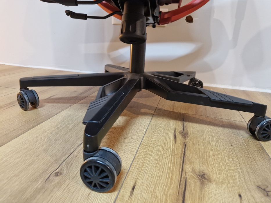 Fotel gamingowy Genesis ASTAT 700 czerwony