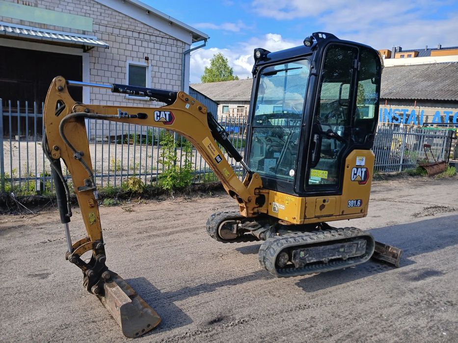 Caterpillar 301.6  Pierwszy właściciel, zakupiona u Polskiego dealera
