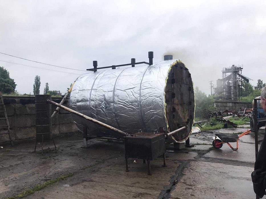 Обладнання для виготовлення деревного вугілля.