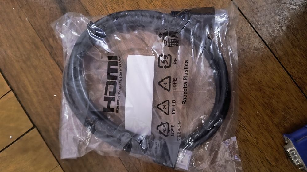 Кабелі: USB-A, кабелі живлення до дбж