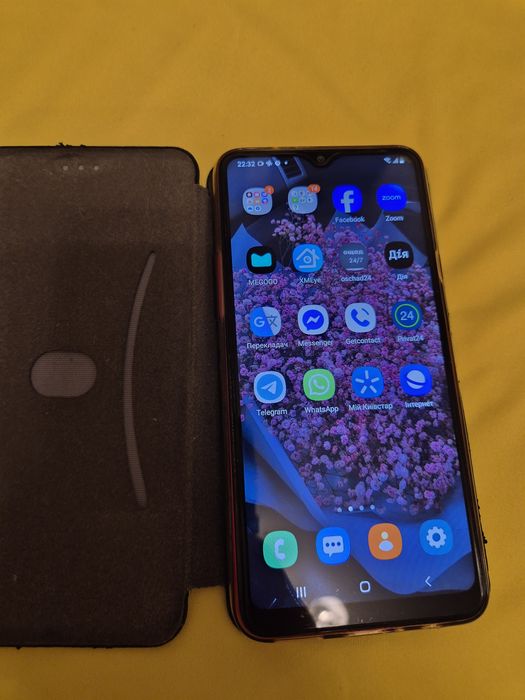 Телефон Samsung Galaxy A20s червоного кольору