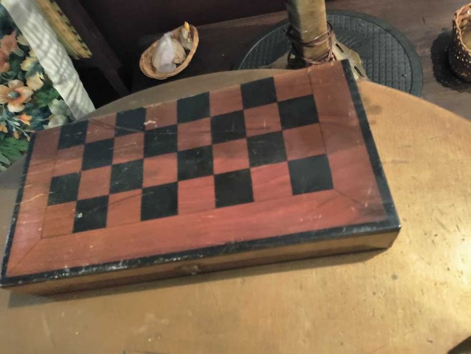 Jogo de xadrez em caixa de madeira vintage