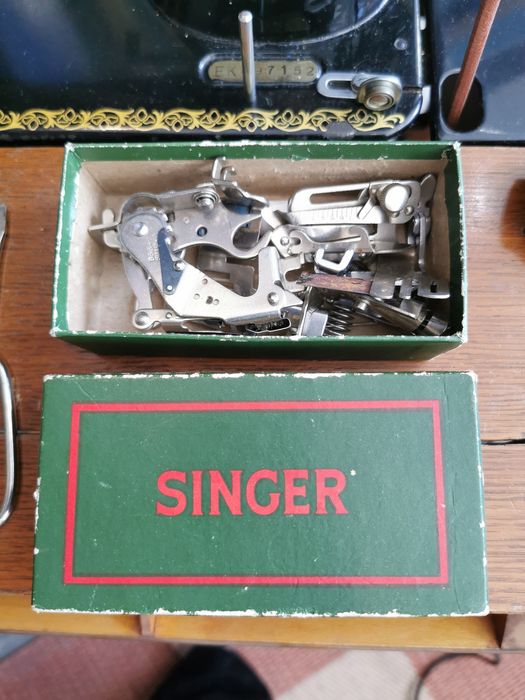 Baixa de preço Máquina de costura antiga Singer, impecável a trabalhar
