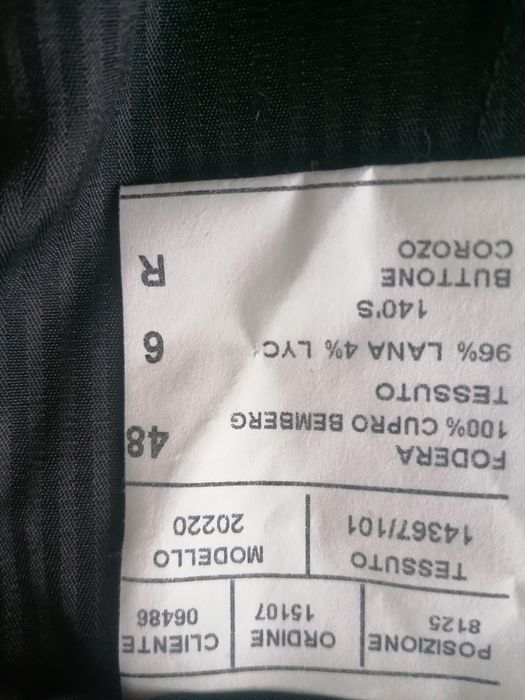 Продам новый чёрный костюм Италия