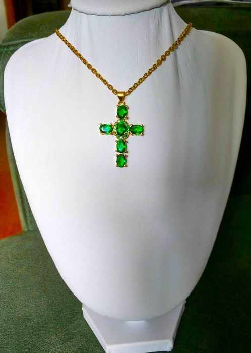 Colar Aço  Dourado c/ Cruz Predas Verdes Grande NOVO