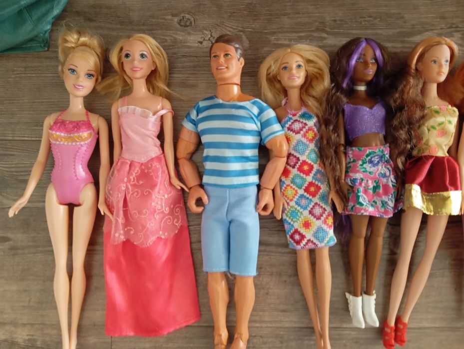 Conjunto de 9 Barbies e Disney
