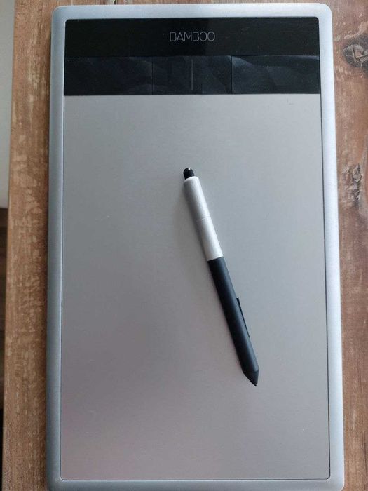 Графічний планшет Bamboo CTH-670