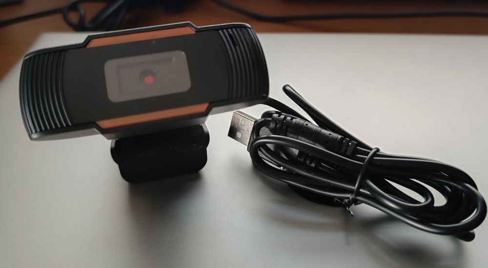 Webcam HD 720P, USB 2.0, plug and play, com microfone, como Nova.