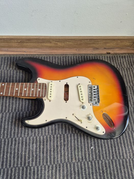 Gitara elektryczna dimavery do dokończenia
