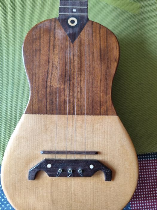Cavaquinho NOVO, moderno, muito bonito