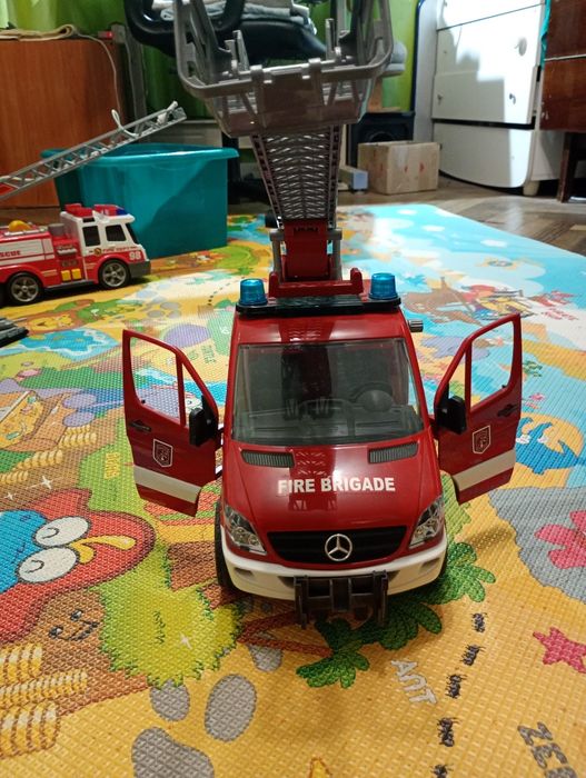 Пожежна машина,пожарка ,фірми bruder