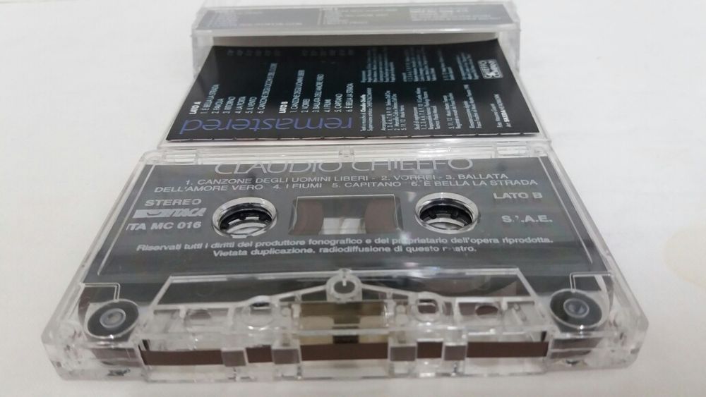 Lote de 2 cassetes audio do cantor italiano Claudio Chieffo