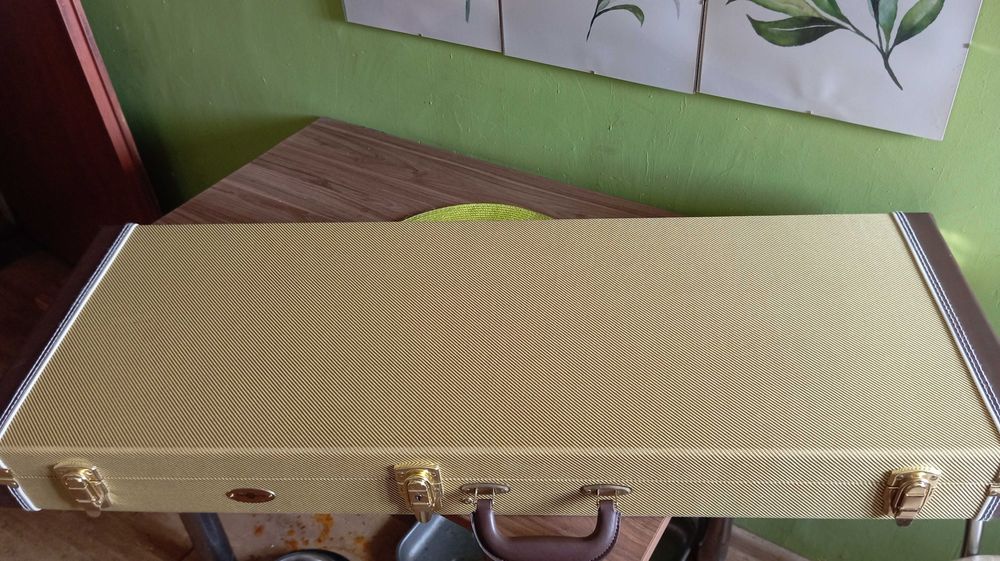 Futerał twardy /case/ na gitarę elektryczną
