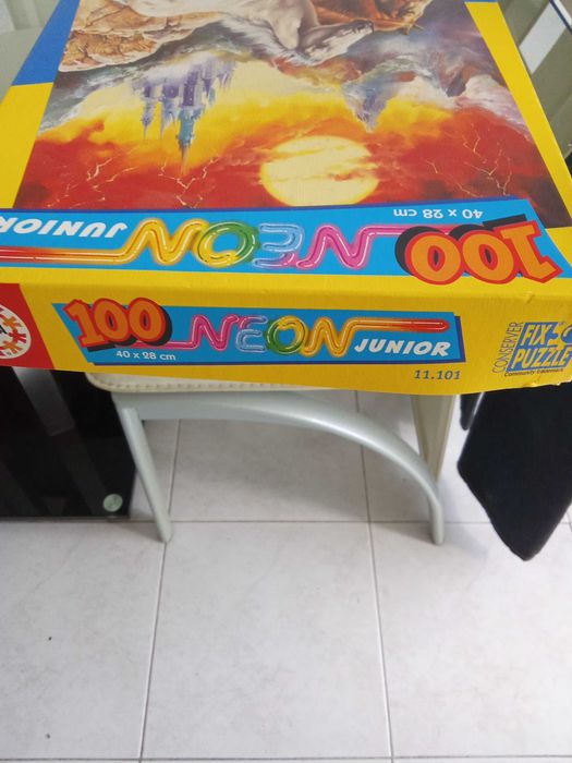 Vendo puzzle da educa neon júnior 100 peças  usado em muito bom estado