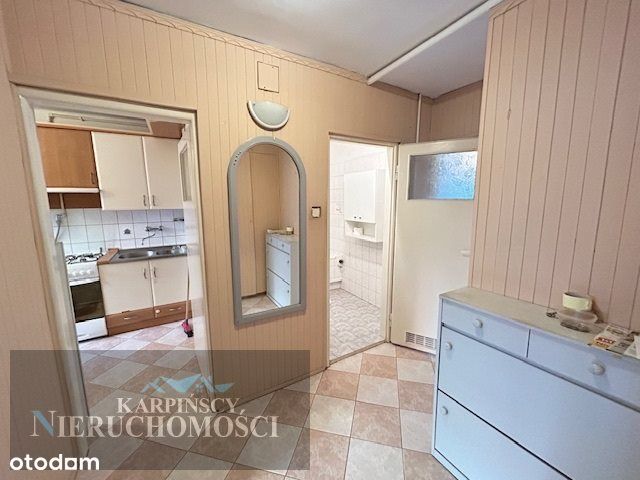 2 pokoje, niskie piętro, świetna lokalizacja.