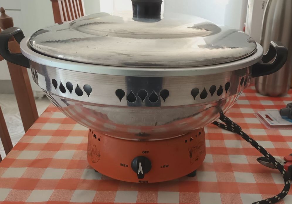 Panela elétrica vintage para manter a comida quente