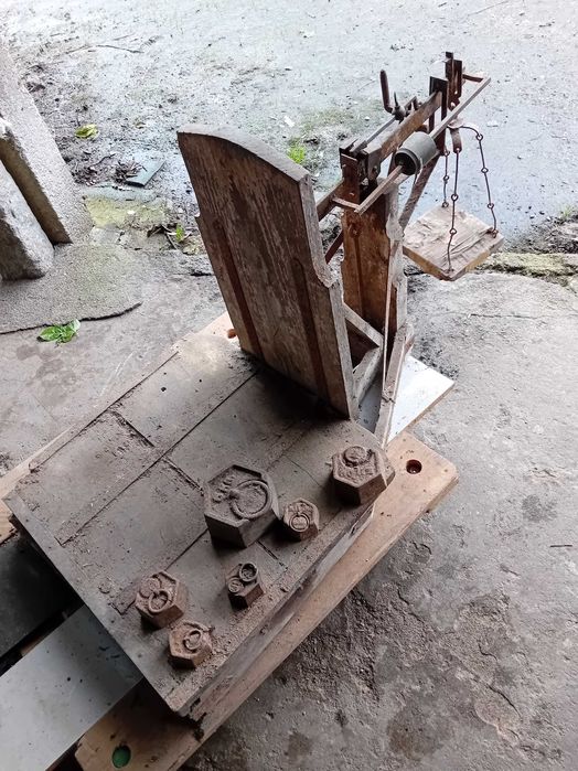 Vendo balança antiga para restaurar.
