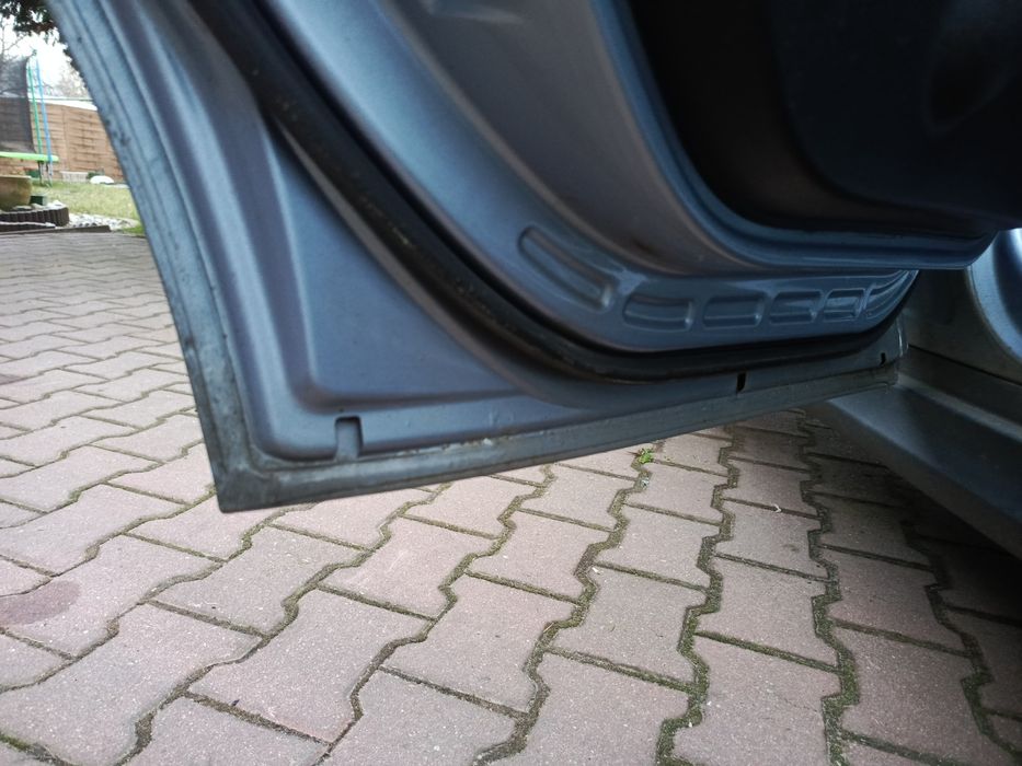 Mercedes A W169 drzwi lewe tylne 391