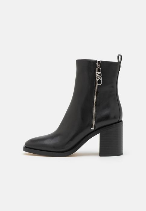 Botki z ozdobnym zamkiem Michael Kors 35,5