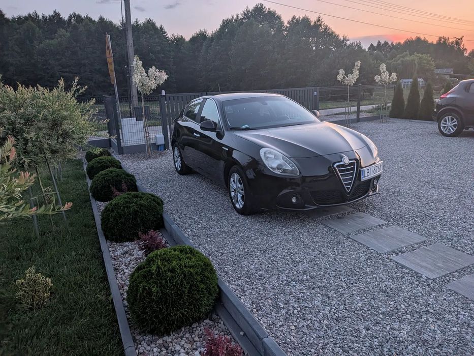 Alfa Romeo Giulietta Witam sprzedam Alfe Romeo Gulietta z 2011 roku 1.6 JTDM 2. Samochód pr