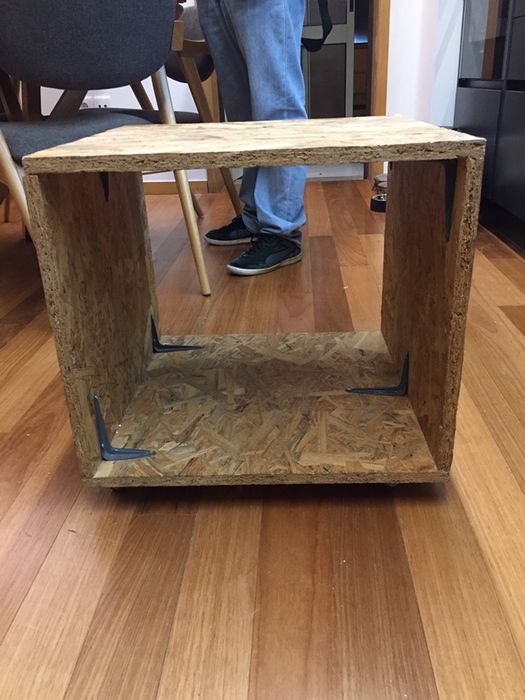 Cubo de apoio com rodas osb