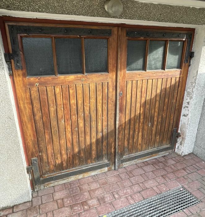 Drzwi garażowe # drewniane # dwuskrzydłowe # brama