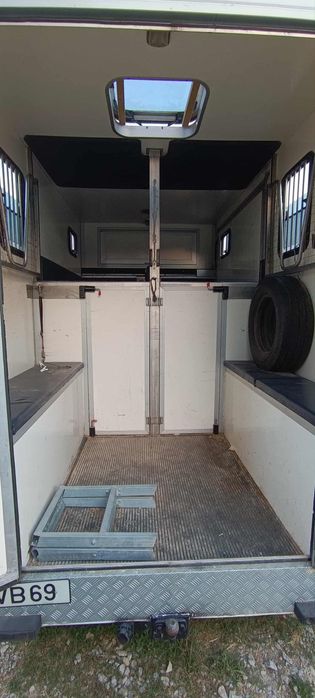 Carrinha transporte cavalos