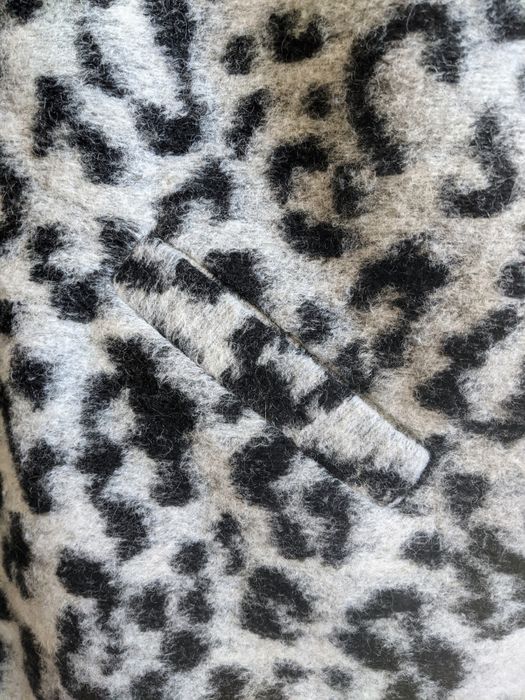 Płaszcz w panterkę z 51% wełny