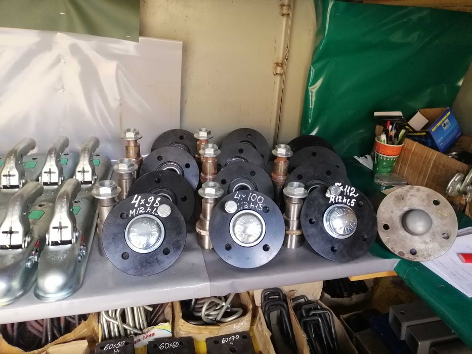 Ступиця для легкового причіпа