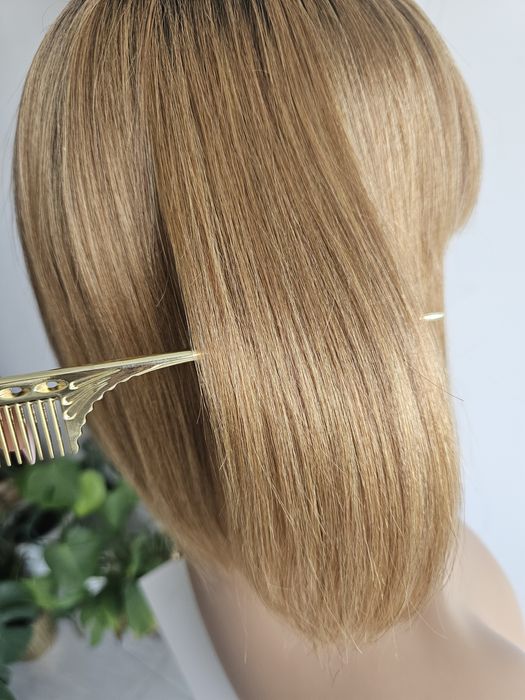 Peruka z włosów naturalnych Erin karmelowa z grzywką