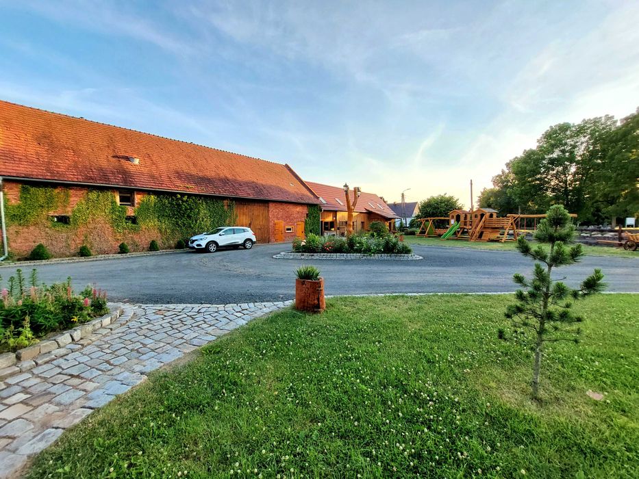 NOCLEG parking pokoje z kuchnią i łazienką. HOTEL AGRO Niemodlin