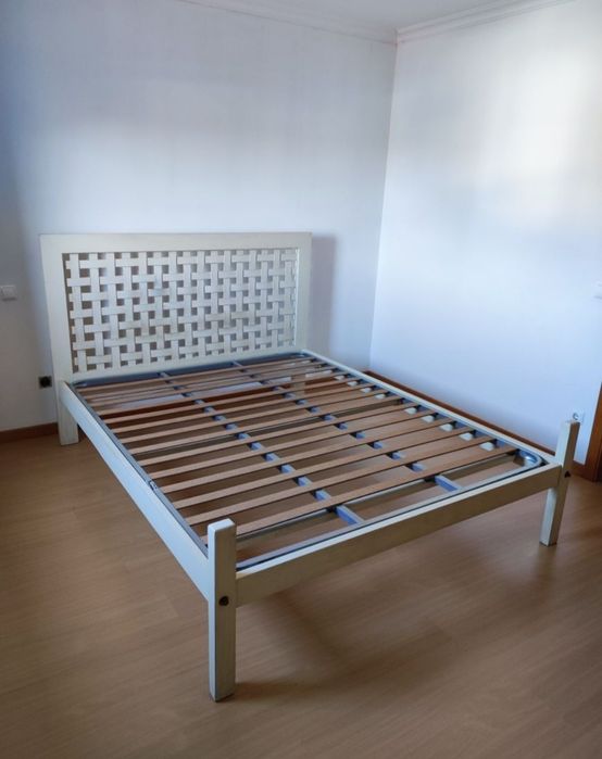 Cama usada com estrado