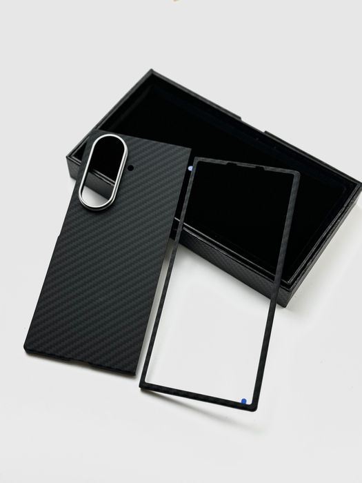 Чехол из настоящего карбона Samsung Galaxy Z Fold 7