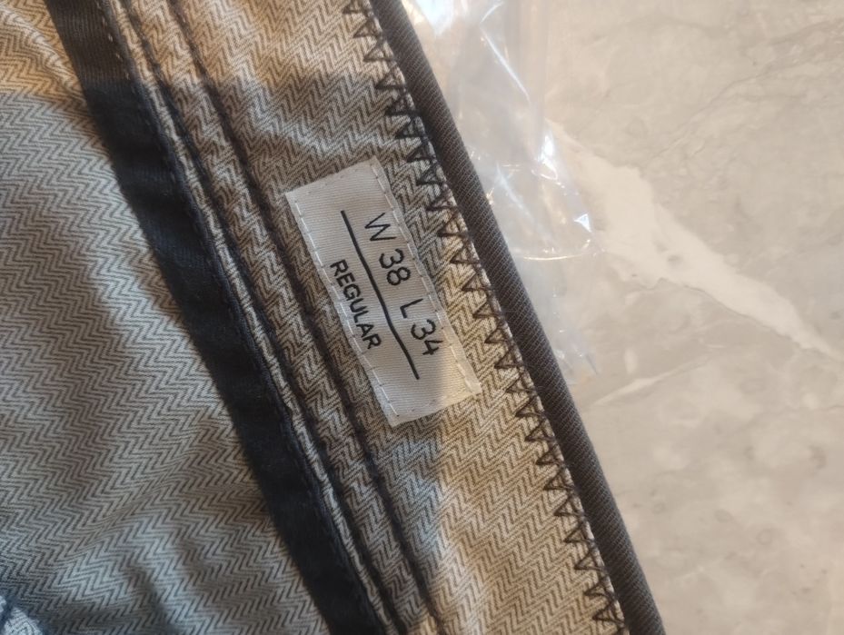 Чинос классика фирмы  C & A.  размер W38/L34 новые с бумажными бирками