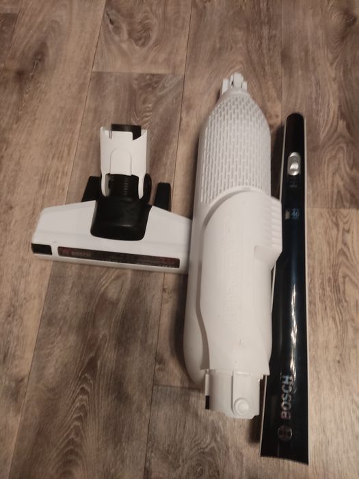 Аккумуляторный пылесос Bosch 18v. По запчастям.