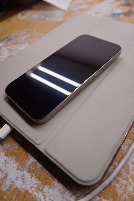iPhone 15 pro 128GB Natural