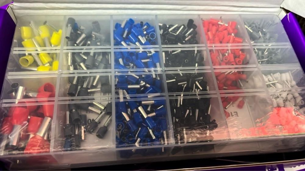 Alicate de cravar terminais inclui 1200 terminais