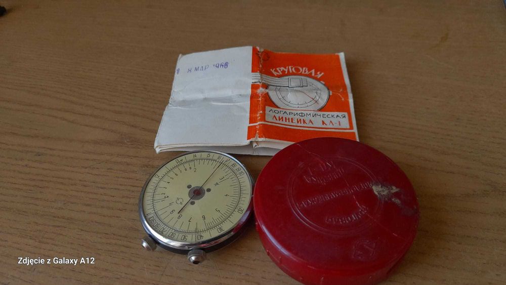 Suwak logarytmiczny okrągły z 1966 roku produkcji ZSSR.