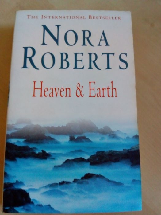Livro em inglês - Nora Roberts