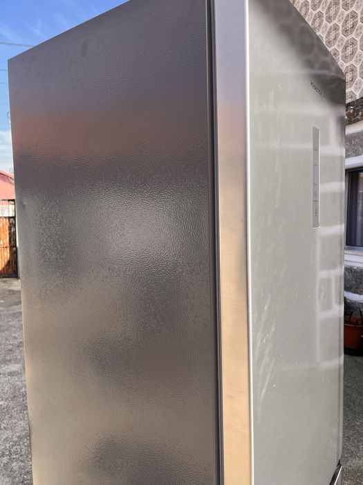 Frigorífico Combinado HISENSE - 304L - 186 cm - INOX