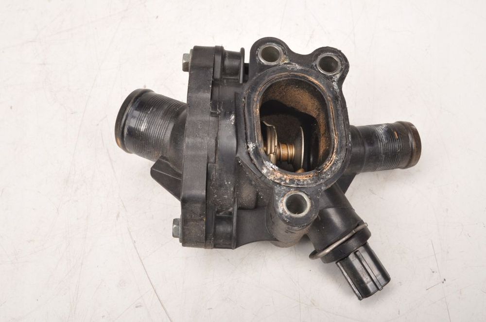 FOCUS MK2 S40 V50 2.5T OBUDOWA TERMOSTATU 30650810