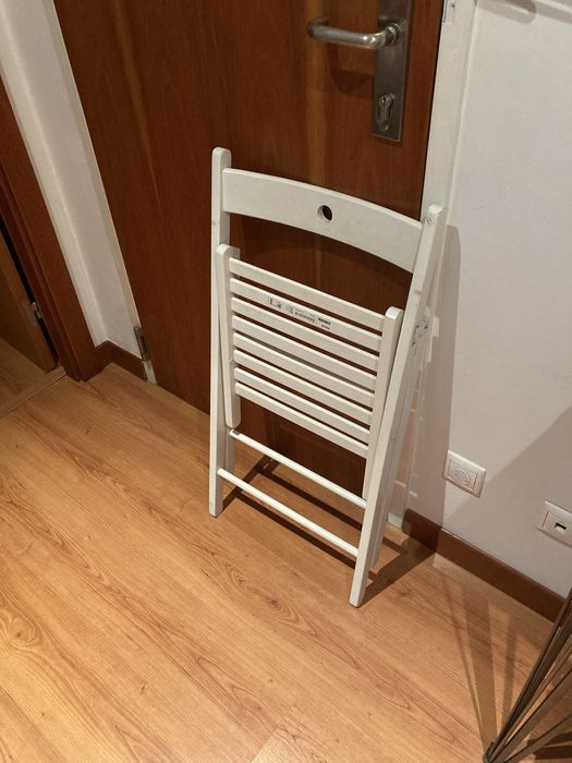 Cadeira em madeira articulada lacada a  branco