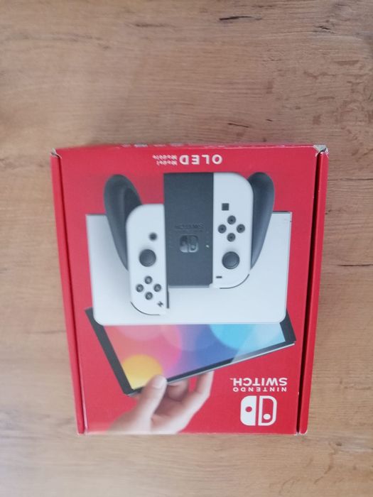 Nintendo Switch OLED + 4 gry