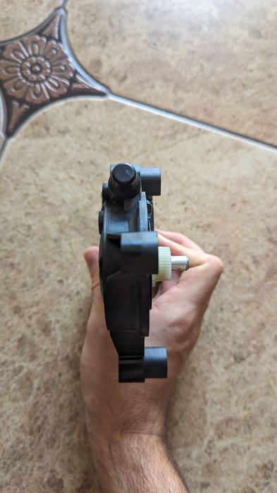 Моторчик склопідйомника 5Q0959801B