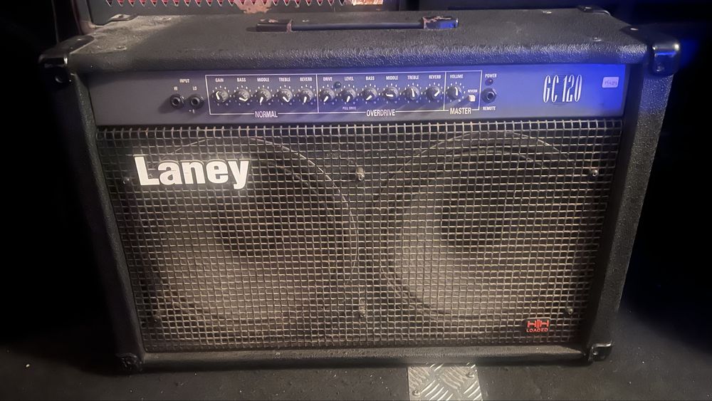 Ampificador laney e amplificador fender