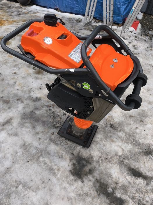 Skoczek zageszczarka stopa ubijak BOMAG BT60 honda gx120