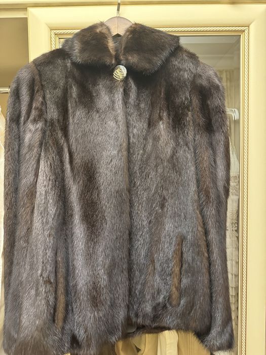 Норкова шуба , коричневого кольору